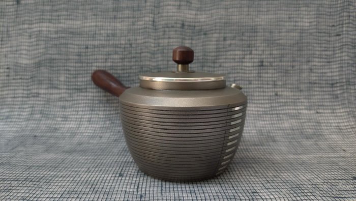 日本金工藝品茶道具~精美日本側把錫茶壺，日本大阪煙波浪華傳統