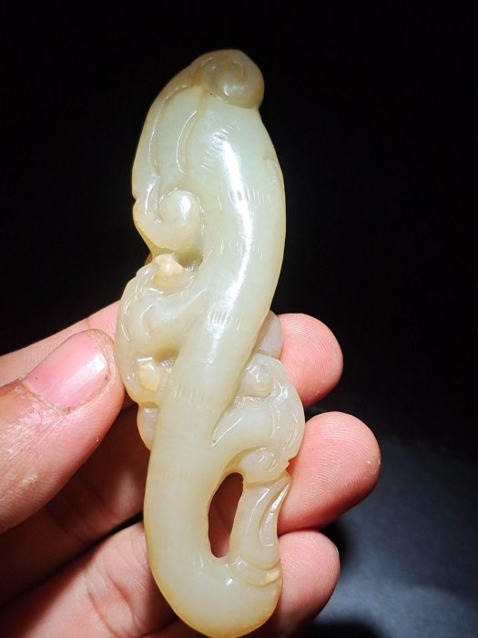 嚴選古董和田玉螭龍如意，包漿光亮雕工精湛，細膩油潤美不勝收長9.2