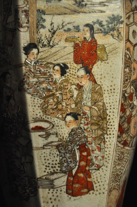 明治初期　薩摩焼　盛上　色絵人物画　花瓶　高さ31cm 東①か5-0210⑤ 明治初期 薩摩焼 盛上 色絵人物画 花瓶 高さ31cm 東①か5-0210⑤