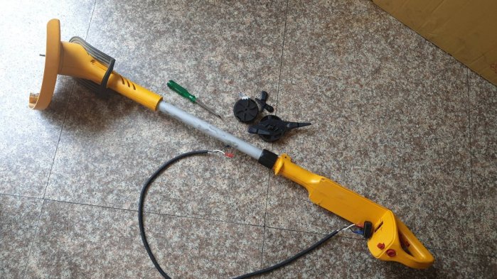 (電源裝置請自備)二手中古主機充電式割草機除草機修草機LT250有牛筋繩+塑膠刀-電源部分請自備12V-14V的直流電壓