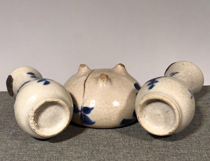 明代哥釉青花瓷香爐明代晚期天啟時期哥釉青花爐瓶三貢tu出三足缽式爐一