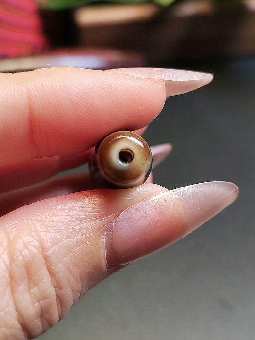嚴選千年至純天珠孤品，臺灣手工藝臻品限量發售尺寸：適中材質：老天珠