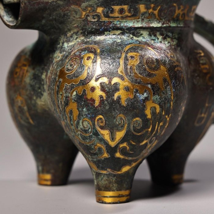 中国古美術・旧蔵青銅製錯金三足酒器 セット・酒具・分酒器・純手作り・置物・茶道具 青銅器錯金三足酒壺分酒器皿工藝精湛器形款式精美重800克高12厘
