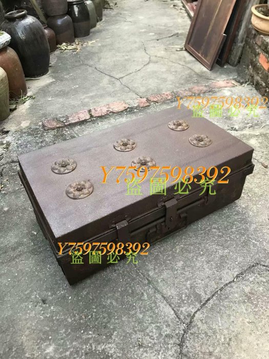 民國時期老洋貨老鐵箱行李箱 梅花釘造型美觀漂 皮殼 古董 擺件 陳設 【古物流香】二手-2780