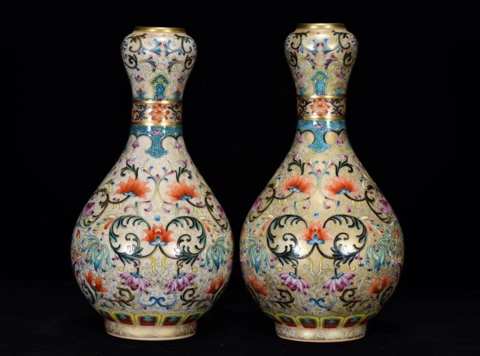 可議價清乾隆年琺瑯彩描金蕃蓮紋蒜頭瓶23*12 藏品舊藏老貨【盛閣靜軒