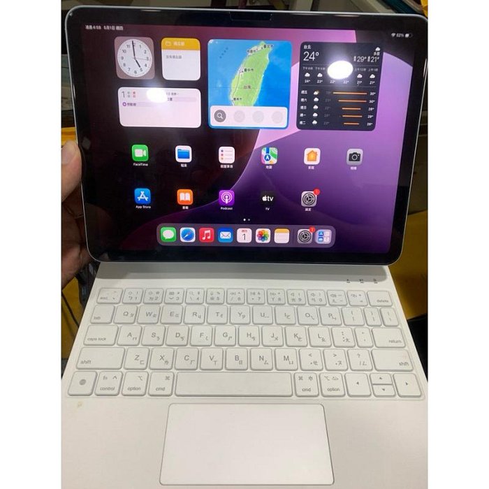 Apple iPad Air 6 M2晶片 11吋 128G WiFi 很新二手附巧控鍵盤 灰色 A2902