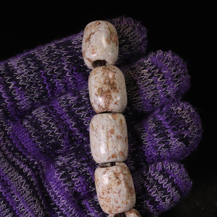 良渚石器玉文化鏈子尺寸：每粒長1.7cm直徑1.5cm重66克NO13730 古玉擺件