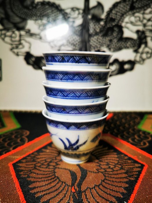 日本清水燒大師柴田如阿彌青花魚草紋茶杯，明治大正時期創作，京燒藝術 