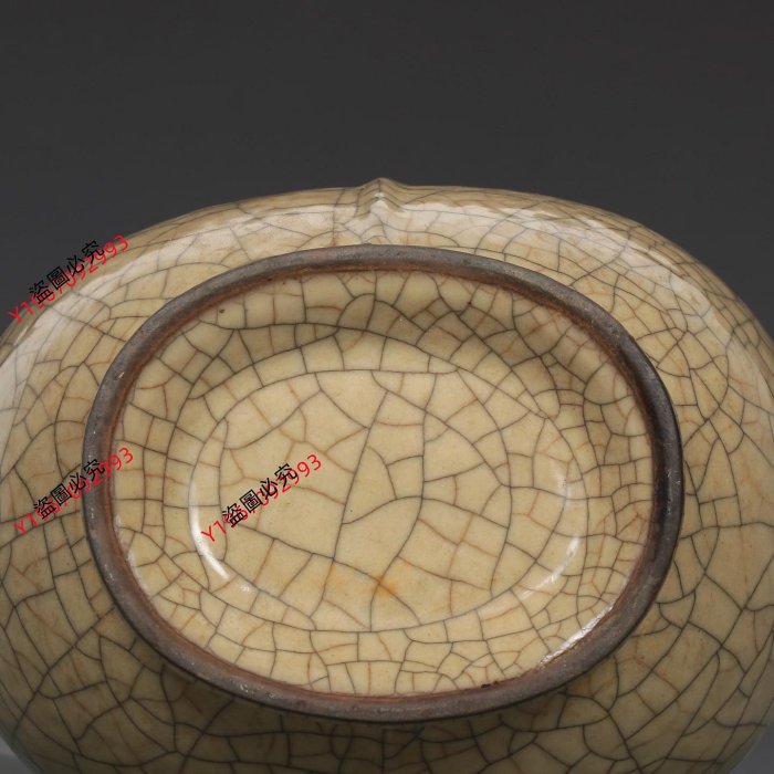 舊藏南宋哥窯米黃釉筋貫耳瓶規格：高21.5公分口徑8公分肚徑14公分