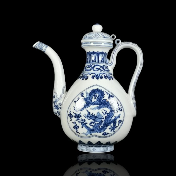 博古珍藏》明．青花雲龍紋執壺．早期收藏．老件文物．茶壺瓷器．國際