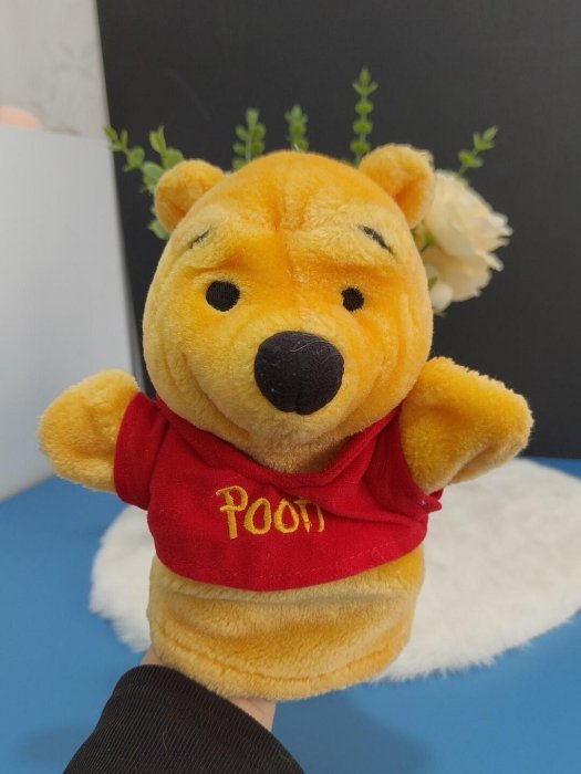 嚴選海淘中古迪士尼小熊維尼長毛噗噗手偶，成色如圖展示。非全新商品，請詳觀照片。手偶8號。 老料手工玩偶 小熊維尼 長毛噗噗手偶 中古收藏