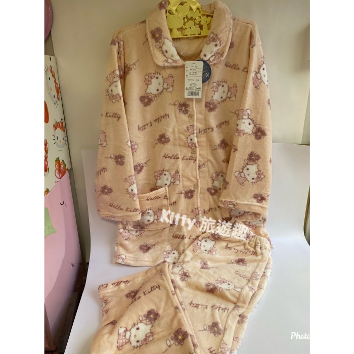 [Kitty 旅遊趣] Hello Kitty 睡衣褲組 凱蒂貓 開襟長袖睡衣及長褲 成套睡衣組 睡衣睡褲 兩色