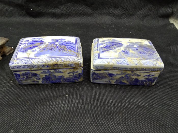 70年代左右青花山水紋四方形印泥盒。粉盒首飾盒。全品完美。原包漿