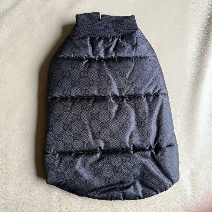 [熊熊之家]全新正品GUCCI 黑色 全logo  狗衣服  狗外衣  - 寵物用品 (中) 適合中型犬