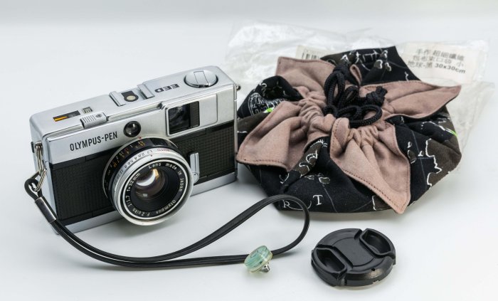 二手新中古:精典收藏品OLYMPUS PEN- EED 32mm f1.7 大光圈135半格機可