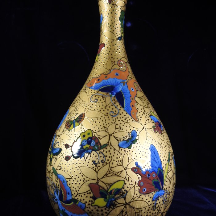 阿威的藏寶箱＊【瓷器台華窯--鎏金金雕花瓶高34公分臺華窯外雕為