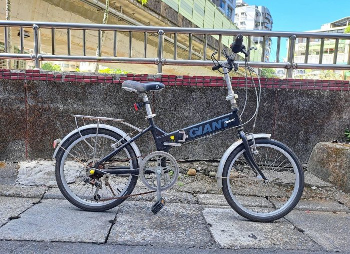 二手~GIANT捷安特(FD806) 20吋 6段轉把變速 鋁合金折疊腳踏車 最大機動耐用小折 單車~功能正常