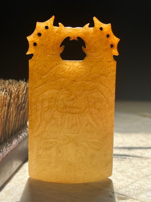 文化期高古玉和闐白玉土沁鷹冠神人玉牌佩飾53g7.4*3.8*0.8極品玉牌