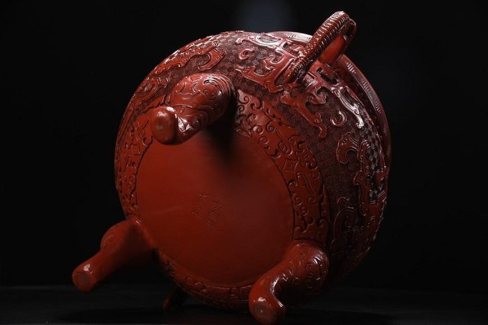 剔紅漆器饕餮紋三足爐高26cm 耳距36cm 口徑19cm重2740克1200421