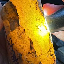 玉石，A2638，352g黃龍玉原石，天然紋理獨特，顏色溫暖透亮。適合收藏
