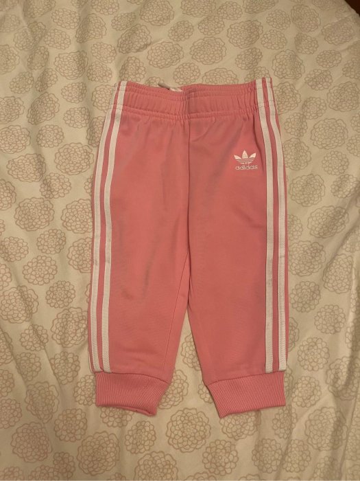 adidas 粉色運動長褲（9-12M小童）