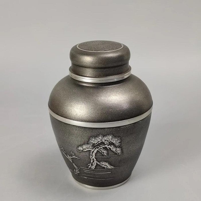 日本錫茶罐，老錫茶倉，錫茶葉罐，底款南錫，手工金工鏨刻松枝紋