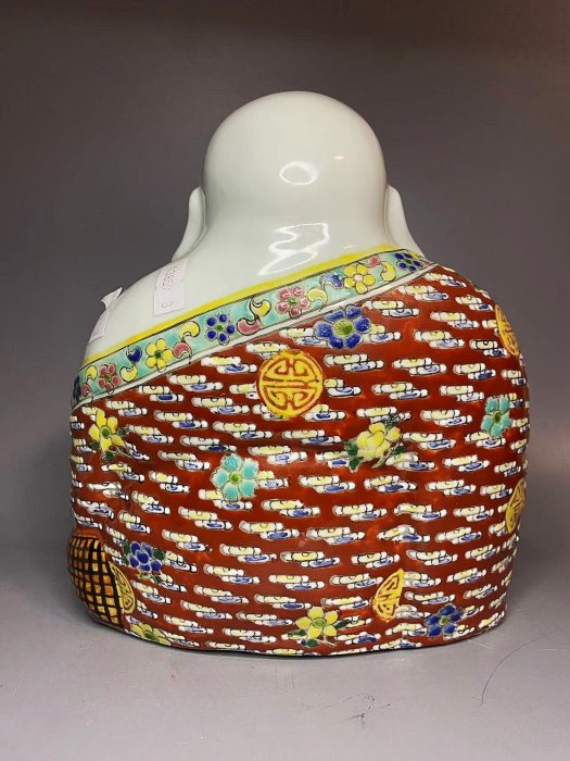 嚴選民國時期福建會館粉彩彌勒佛雕像，高20公分寬18公分，全新未損全品