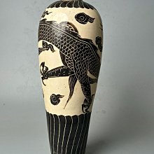 ※中国古美術/磁州窯黒掻落龍紋大梅瓶/北宋代/ 宋代磁州窯龍紋梅瓶白釉黑彩工藝龍紋生動云紋環繞底部黑釉放射紋路清晰