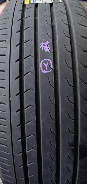 &^中古橫濱輪胎215/60/17一條含工資裝到好1400元此胎深八九成新左右製造年份2024年(只有兩條)