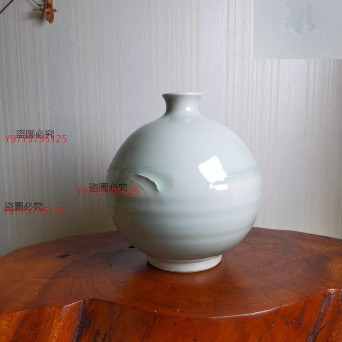 日本回流砥部燒龍泉窯池田富士夫作青白磁堆磁花葉文丸壺花瓶| 華道具①