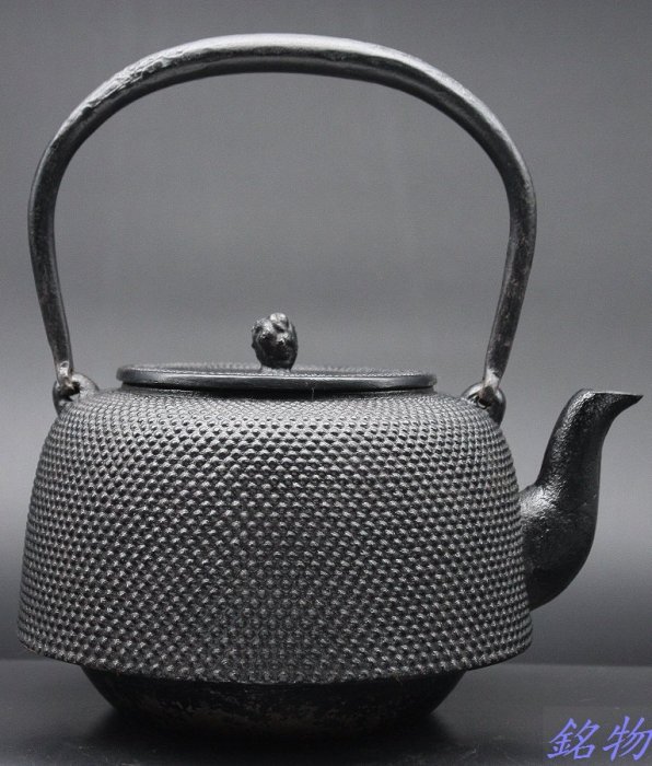 茶壺，煎茶道具，「晴壽堂造」在銘，時代物。 晴寿堂造日本老铁壶金银镶嵌岩肌古砂铁壶高端茶器龙文堂