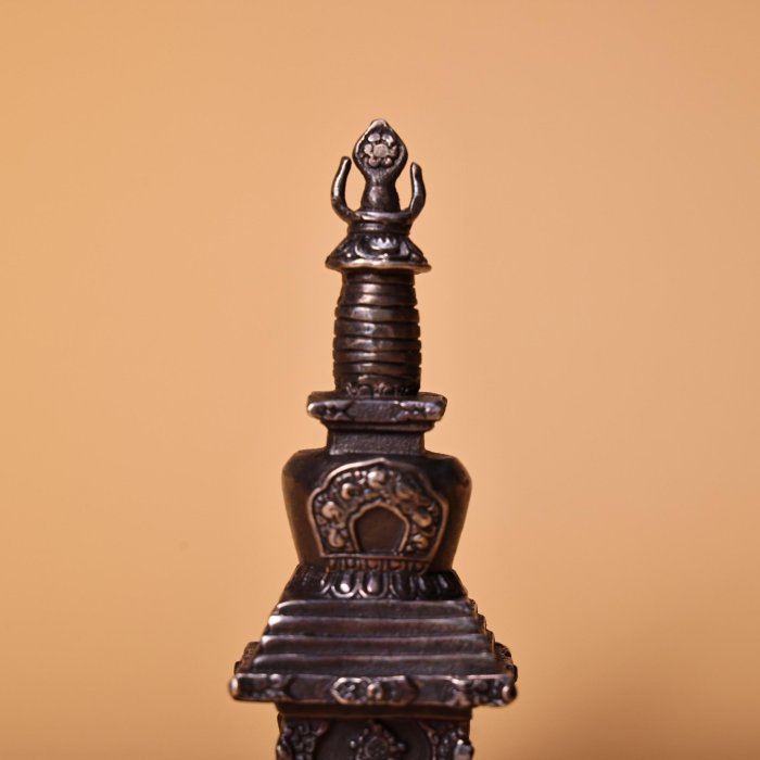 中国古美術・旧蔵品・純銅製・高浮彫・錾刻・鎏銀・八宝紋 盤龍 首飾箱・置物・茶道 珍品舊藏收純銅全銅高浮雕鏨刻鎏銀佛塔工藝精湛款式精美重300克高10