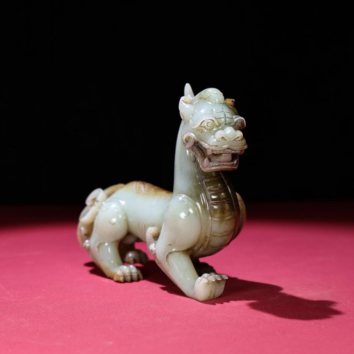 臻品旧藏， 熟坑和田玉天禄瑞兽小摆包浆厚重，沁色入骨，工艺精湛