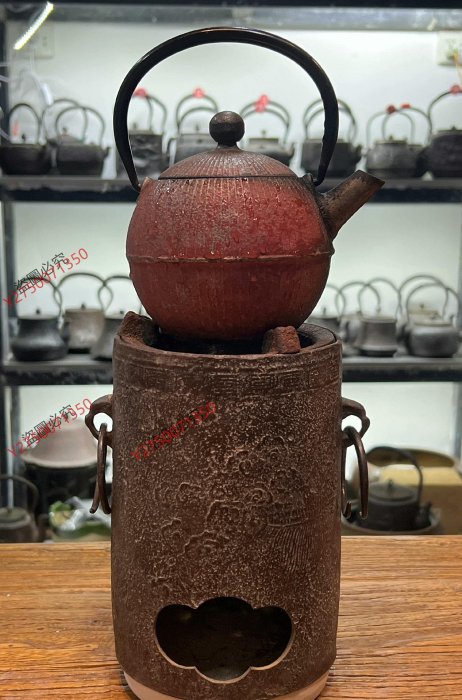 日本小容量日丸形鐵壺，小容量炮口鐵壺，鈴木盛久經典款，小容量，涼爐神器，內壁無涂層，無修補滲漏，品相見圖。 尺寸規格6969169691【二手】