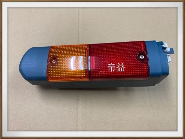【帝益汽材】TOYOTA 7F 堆高機 後燈 尾燈 煞車燈 倒車燈 駕駛邊 (全新商品)《另有賣大燈》