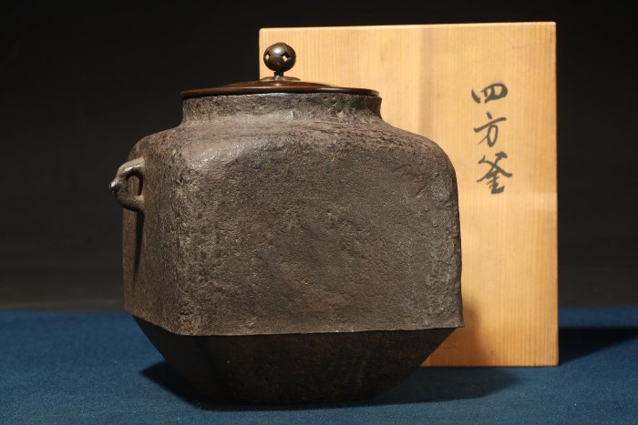 茶道具　古銅槌出　葉形　蓋置　時代箱　V　8546 1/25結標日本鐵釜四方釜茶道煮水爐釜附原木盒AEA0680 -茶道具侘寂日本