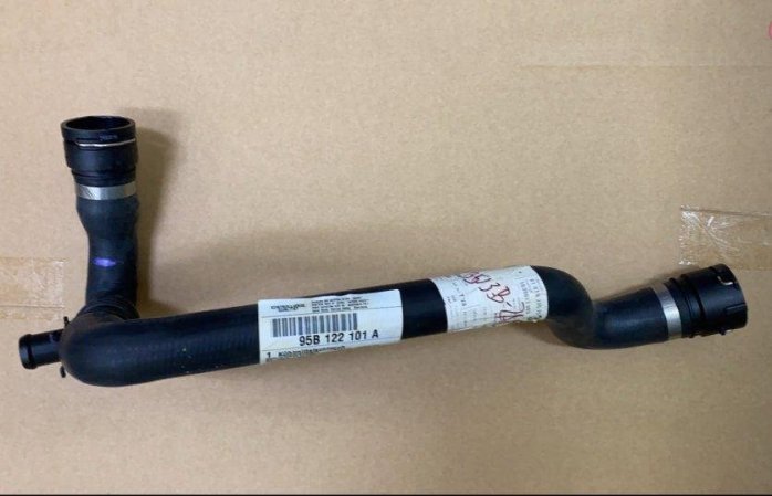 porsche parts 2014-2019年 Macan 上水管 料號95B122101A 原廠件