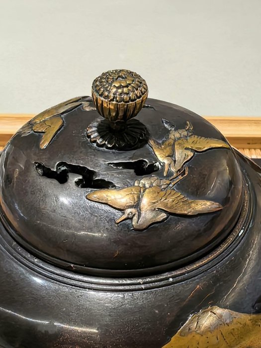 昭和金工名家村田宏作蠟型銅鑄描金銀富士山遠景花鳥圖三足香爐日本高岡