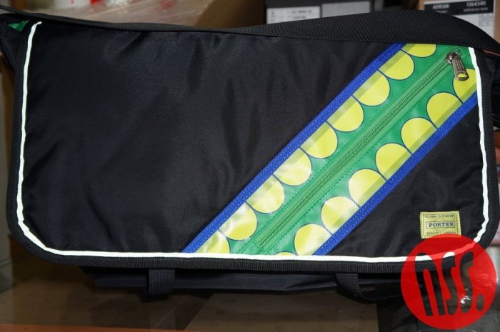 ポーター オリジナルフェイク KAWS G1950 メッセンジャーバッグ