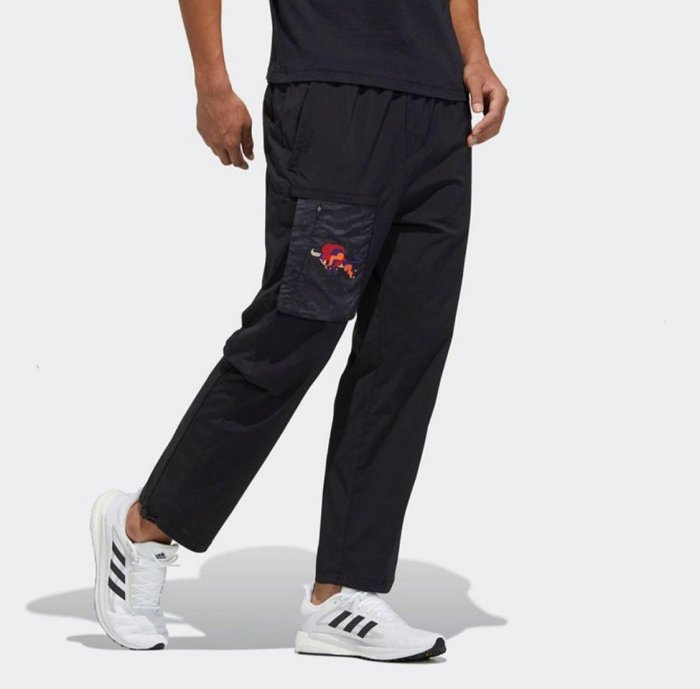 Adidas 男生秋冬防潑尼龍彈性縮口長褲：S