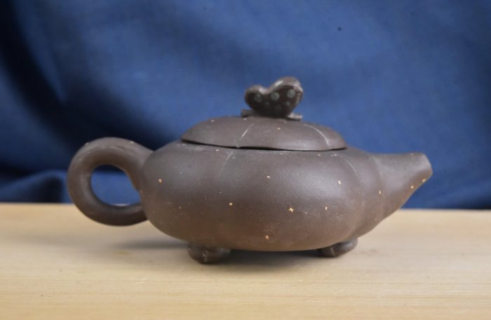 紫砂壺 全手工宜兴紫砂茶壶[德钟壶] (优质降坡泥- 180ml) – YIQIN TEA