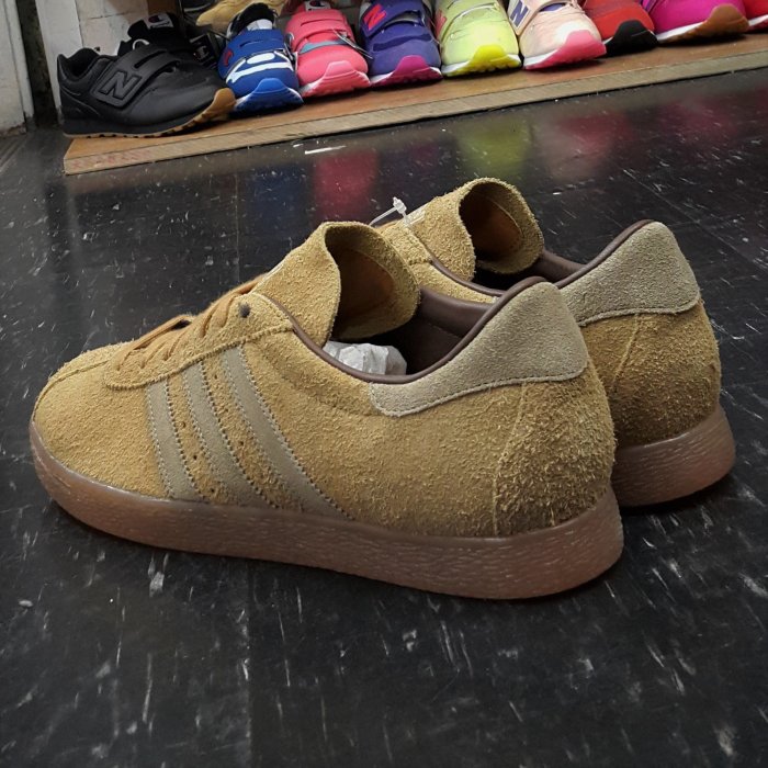 adidas tobacco mita adidas TOBACCO MITA 土黃色棕色膠底軟木塞日本聯名款復古麂皮Q21657