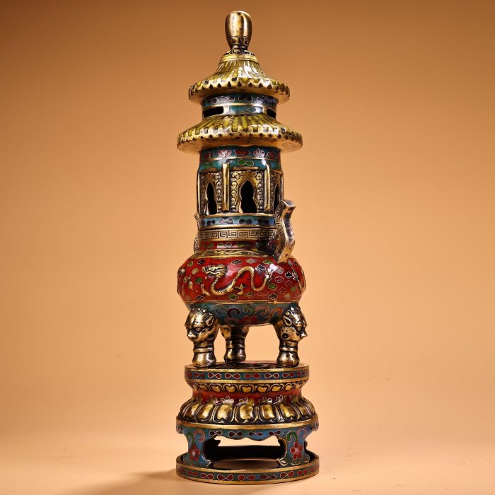 中国古美術品・珍品純銅製・高浮彫鎏金繍球香炉香囊・透彫・熏香炉・檀木箱付・香道具 純銅全銅高浮雕鏨刻景泰藍鎏金塔形熏香爐工藝精湛器形款式精美重1600克