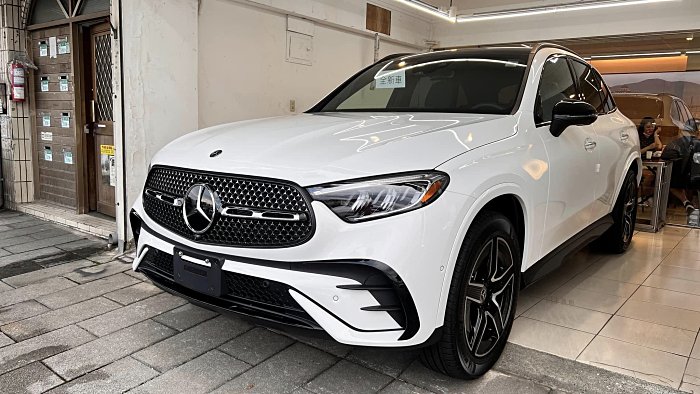 全新車 GLC300 AMG 夜色套件 全景天窗 P20跟車 四輪傳動 健泰汽車