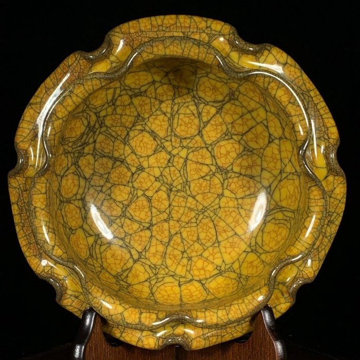 文房具 官窯 菊花茶碗　宋時代　汝窯 陶器　冰裂纹 貫入 宋官窯冰裂紋花口洗，高8直徑22cm，400122 瓷器官窯汝窯【古雲
