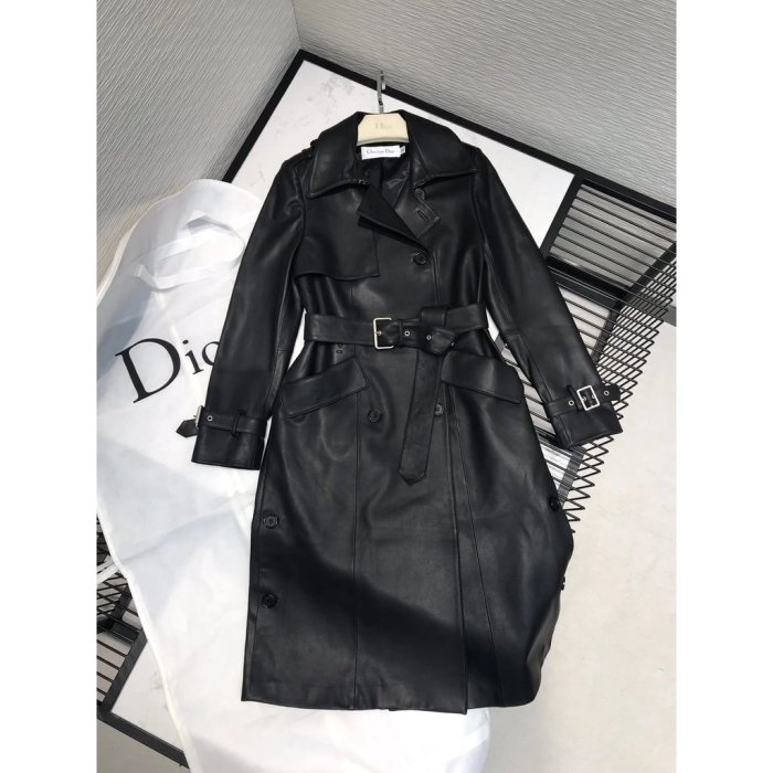 現貨 外套 風衣 棉衣 Diorr 19秋冬專櫃新品英倫風綿羊皮風衣小蜜蜂長款皮衣女！氣質翻領雙排扣抽繩版型上身幹練-誠