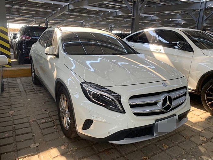 2016 BENZ  GLA180 超值推推 輕鬆擁有 盡在大台南 快找Nina