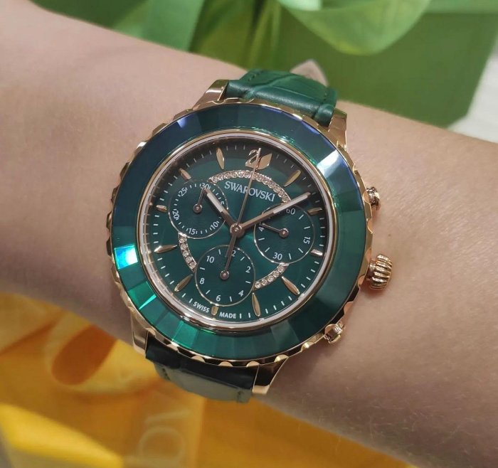SWAROVSKI Octea Lux Chrono綠色錶面盤綠色皮革錶帶石英三眼計時女士