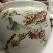花鳥粥罐 精美民國粉彩花鳥粥罐，品相完好如初， GANG釉彩細膩絢麗，實用