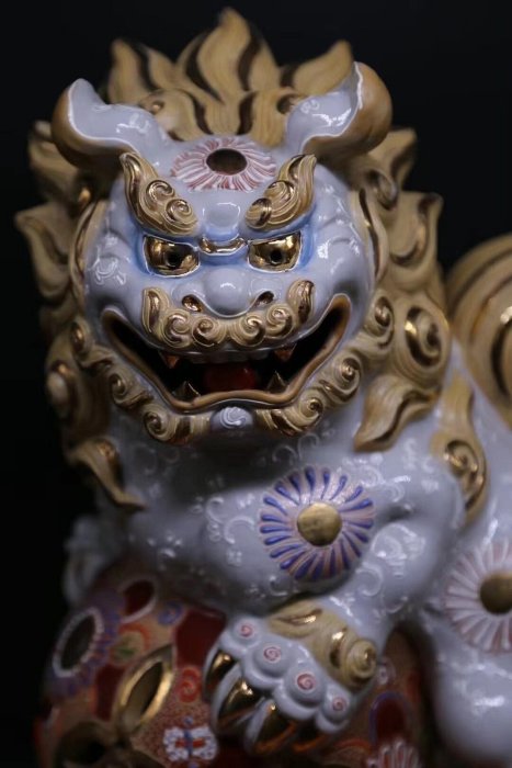 昭和時期九谷燒金彩藍白獅子擺件回流古董瓷，大型唐獅藝術品白色玉雕